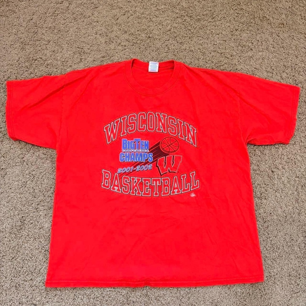 Gildan Wisconsin Badgers Big Ten Champs 2001-2002 Basketball Graphic Tee XXL Red